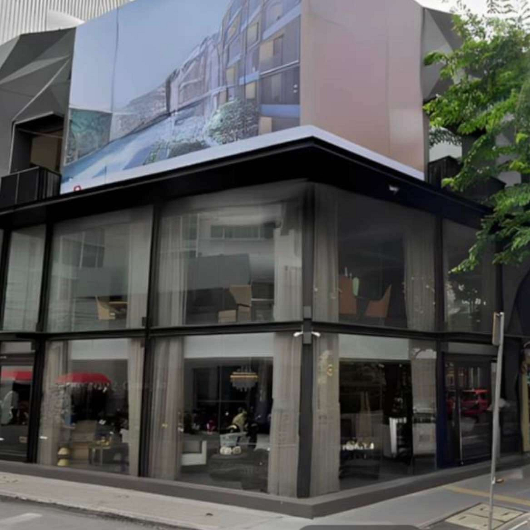 Building for Rent (Corner of Soi Sukhumvit 43)