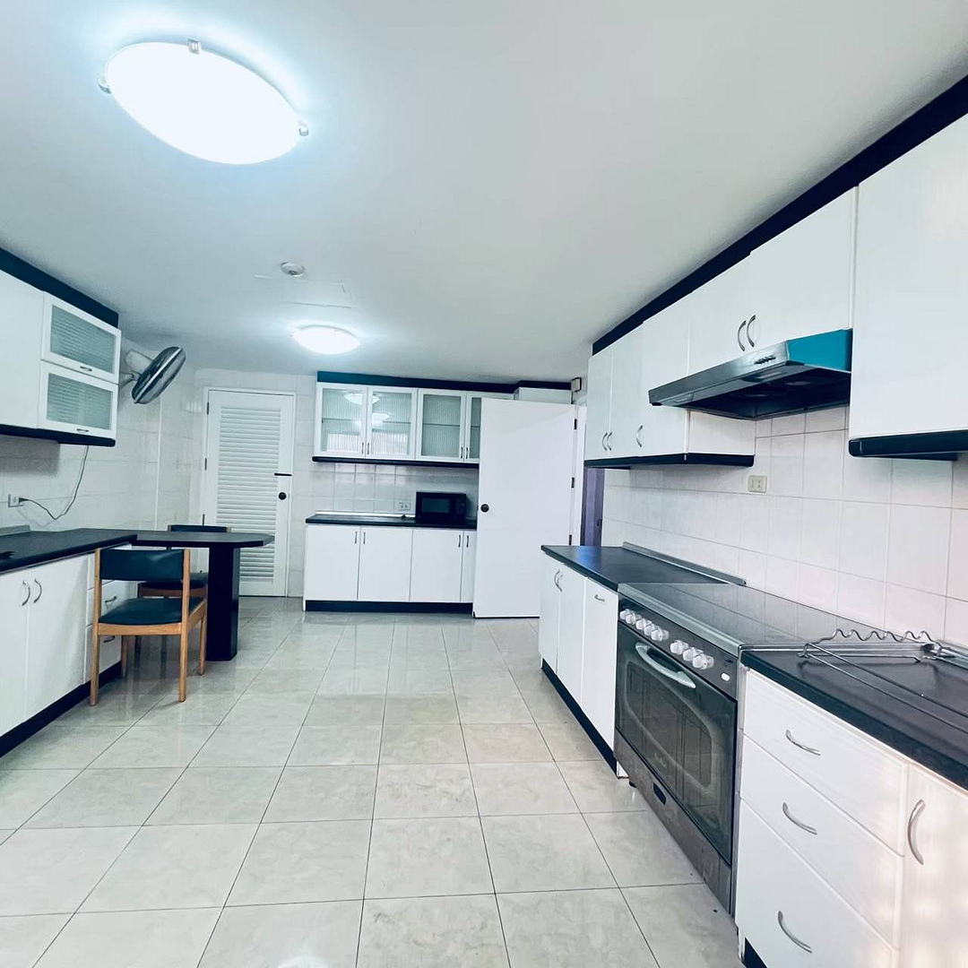 Service Apartment at Sukhumvit 24