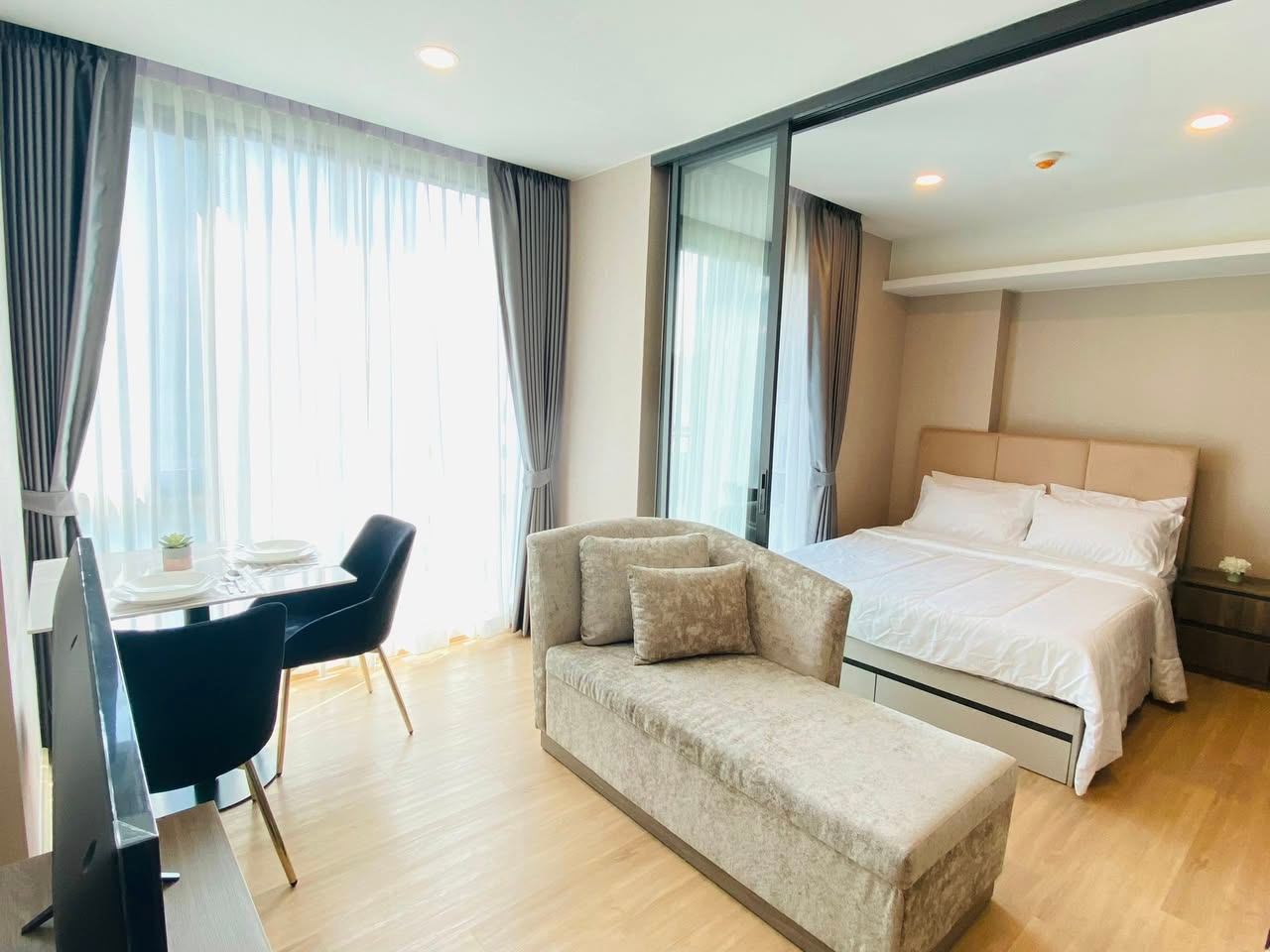 LLoyd Soonvijai-Thonglor