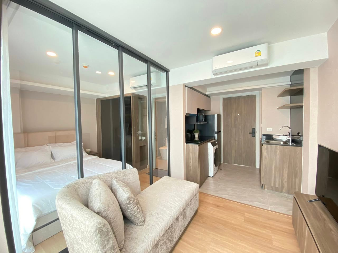 LLoyd Soonvijai-Thonglor