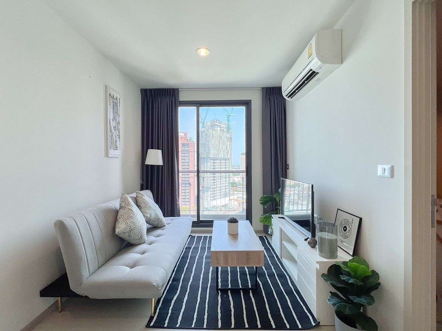 Rhythm Sukhumvit 42 Condo 1 Bedoom Unit for Rent/Sale