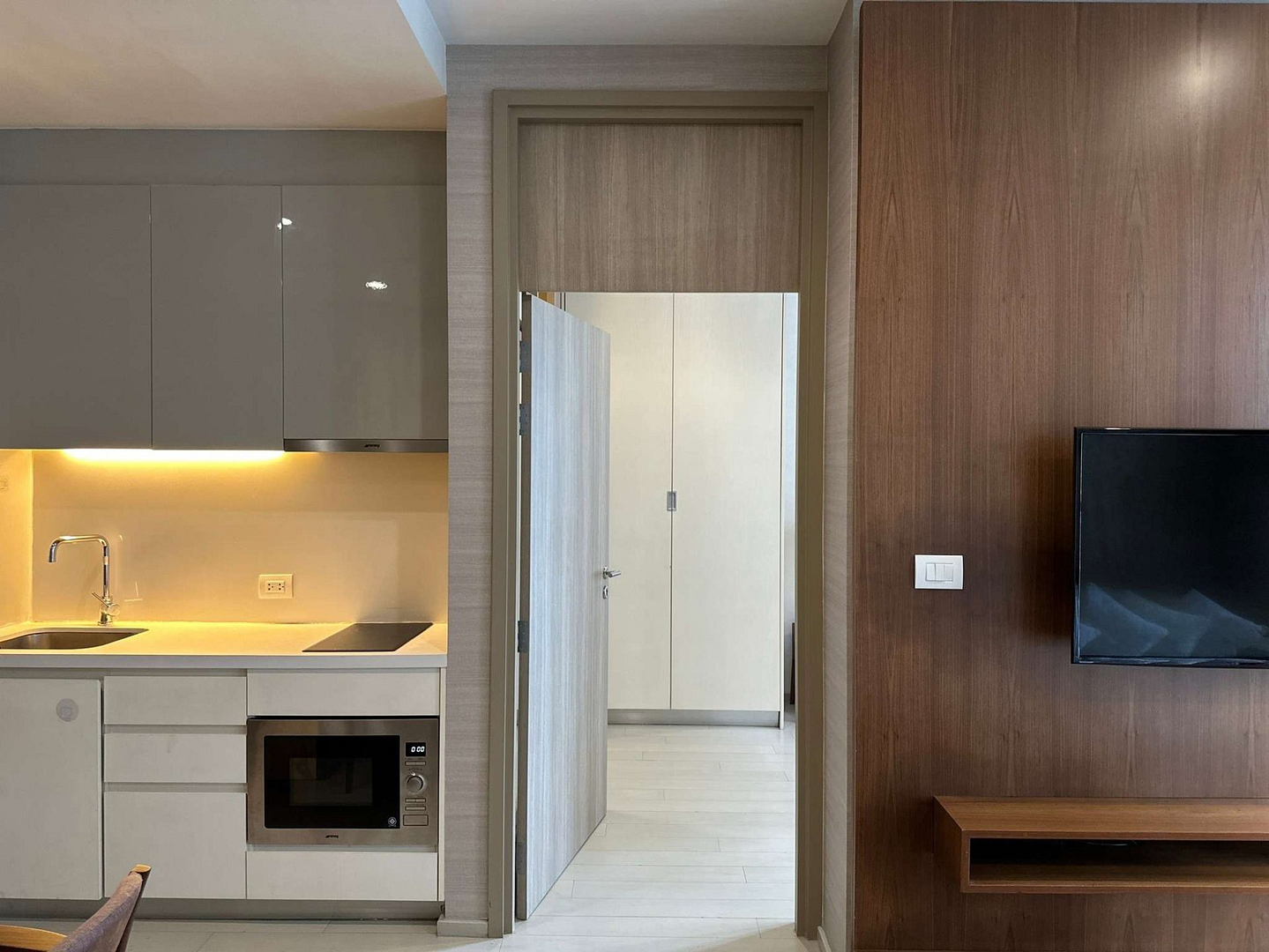 Noble Ploenchit Condominium