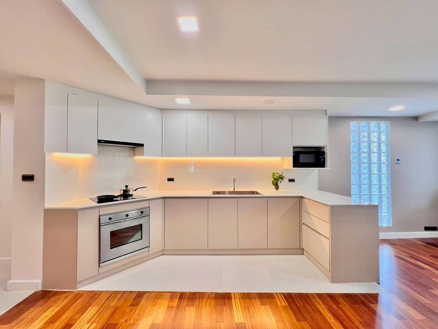 Luxury Service Apartment (Sukhumvit34)