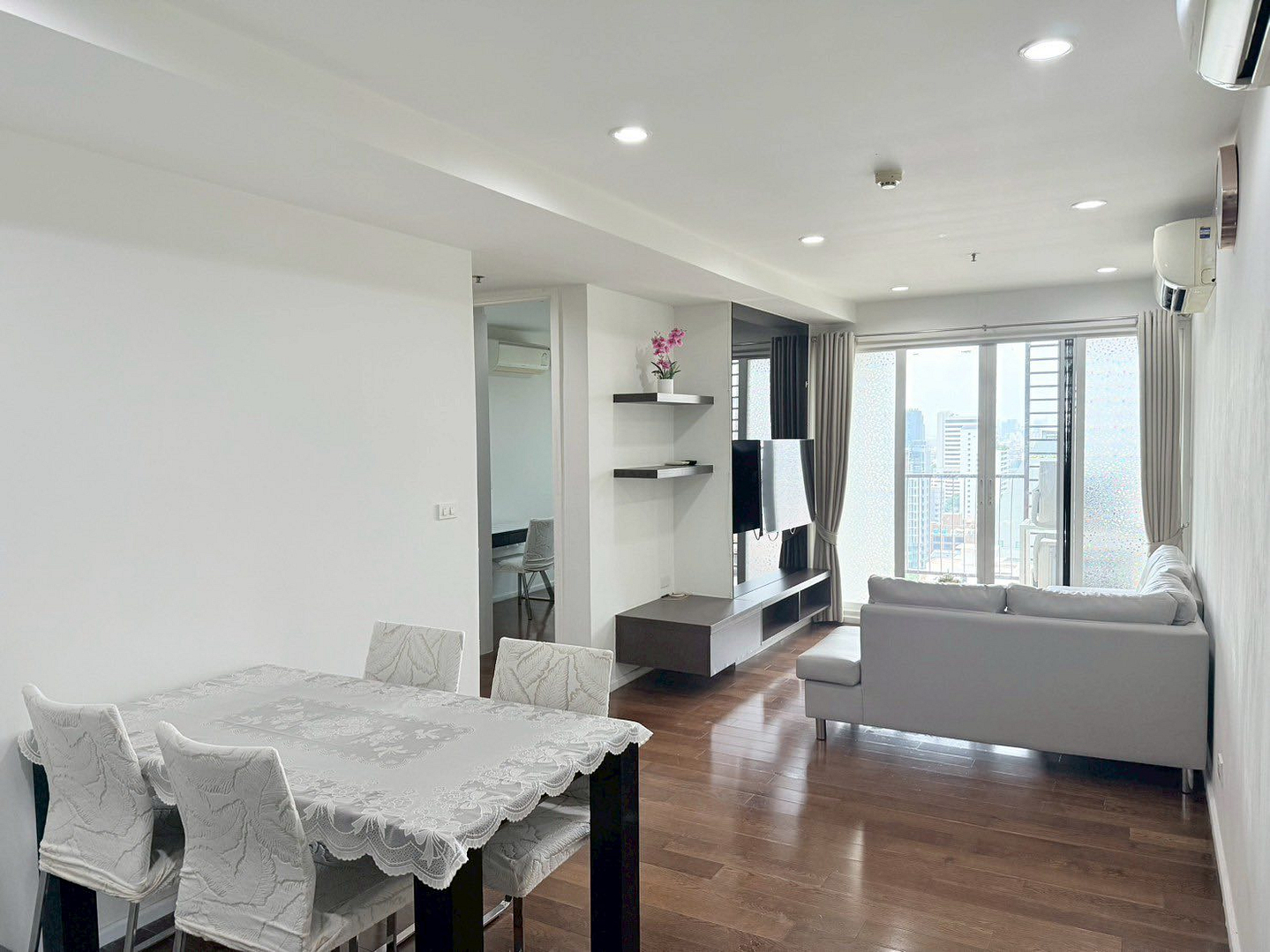 15 Sukhumvit Residences