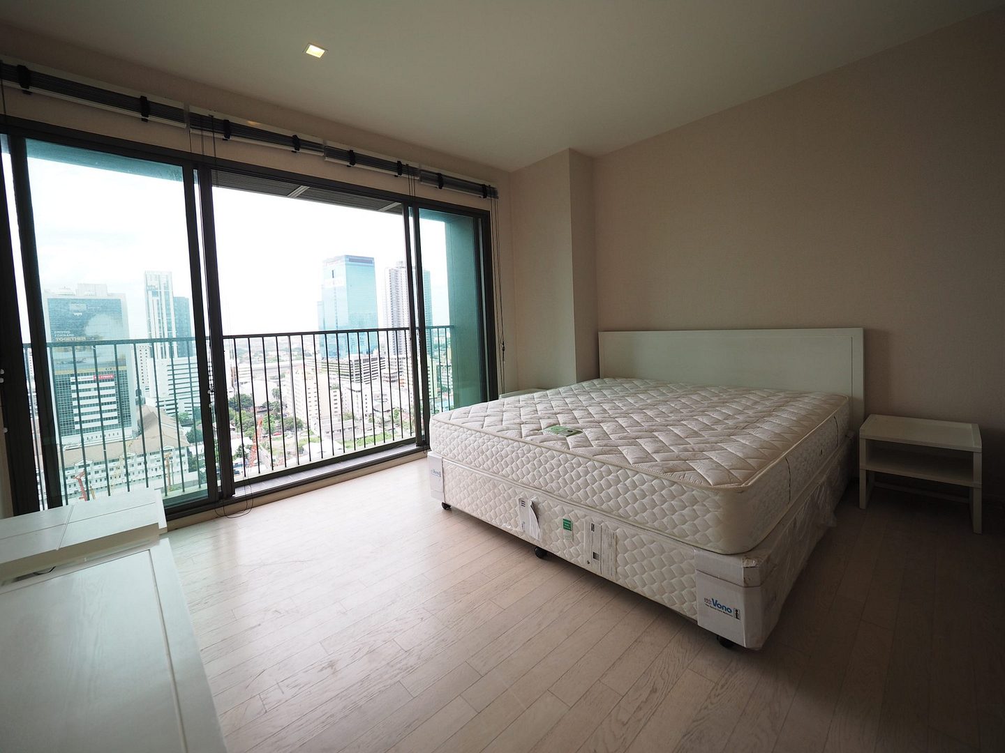 Noble Solo, Thonglor