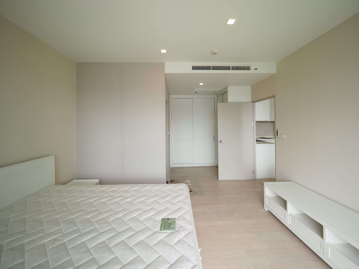 Noble Solo, Thonglor