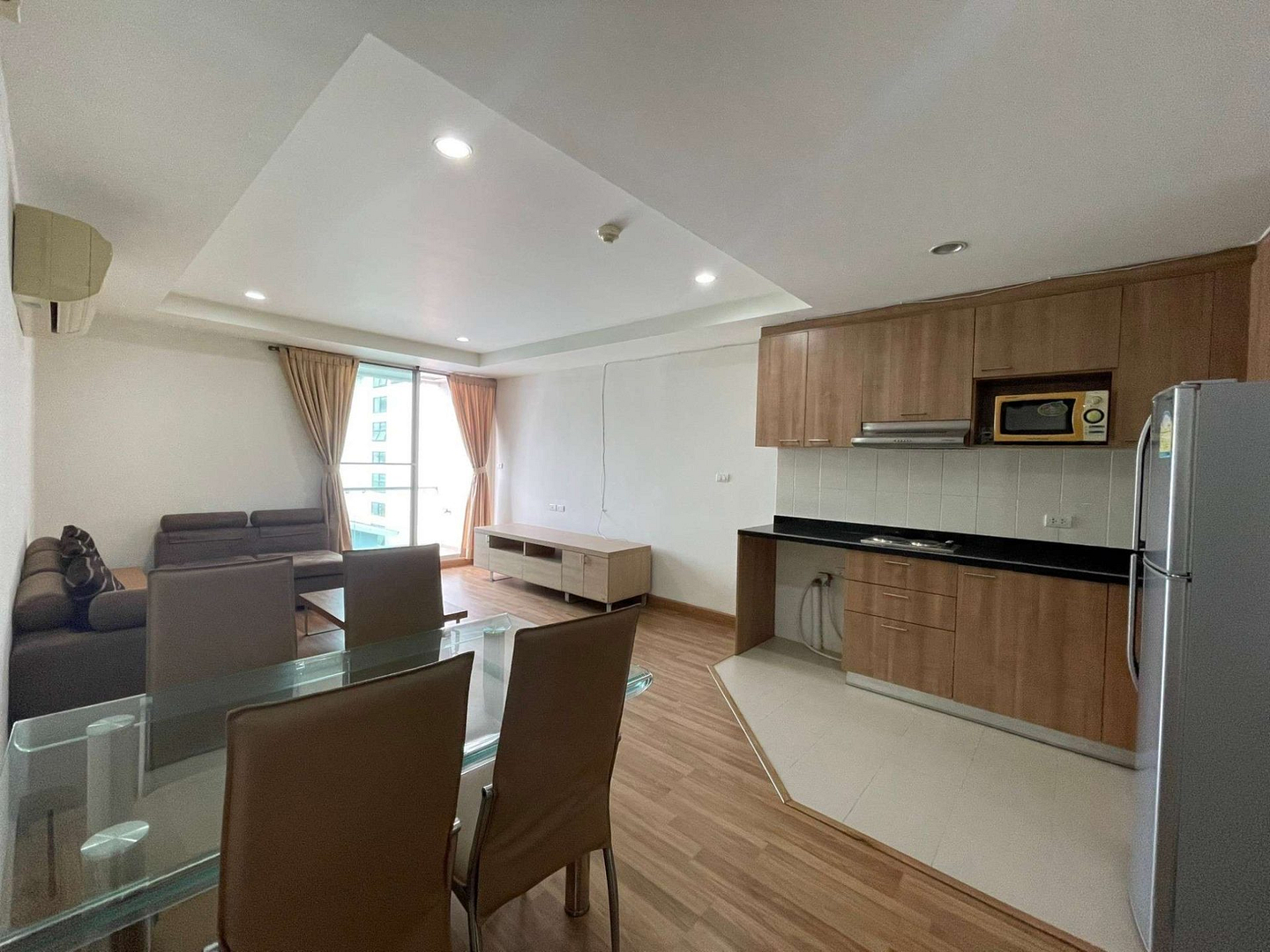 Y.O. Place (Sukhumvit 16)