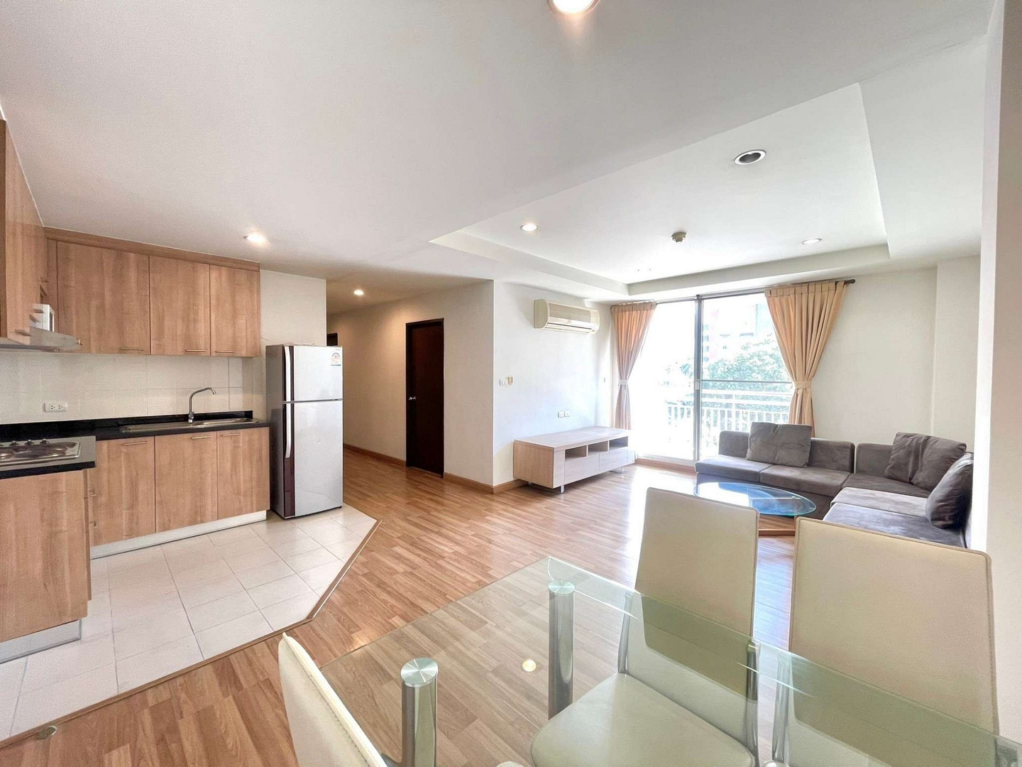 Y.O. Place (Sukhumvit 16)