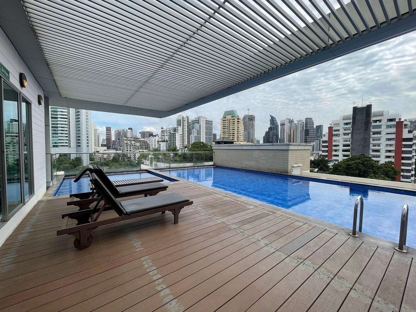 Y.O. Place ( Sukhumvit 16)