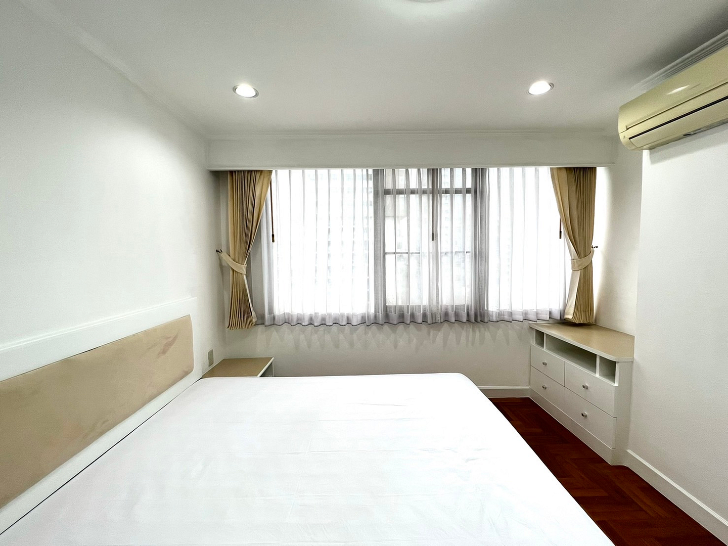 Acadamia Grand Tower