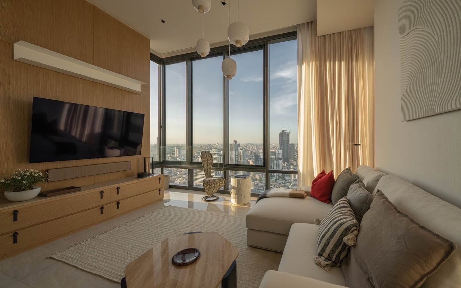 Ashton Silom