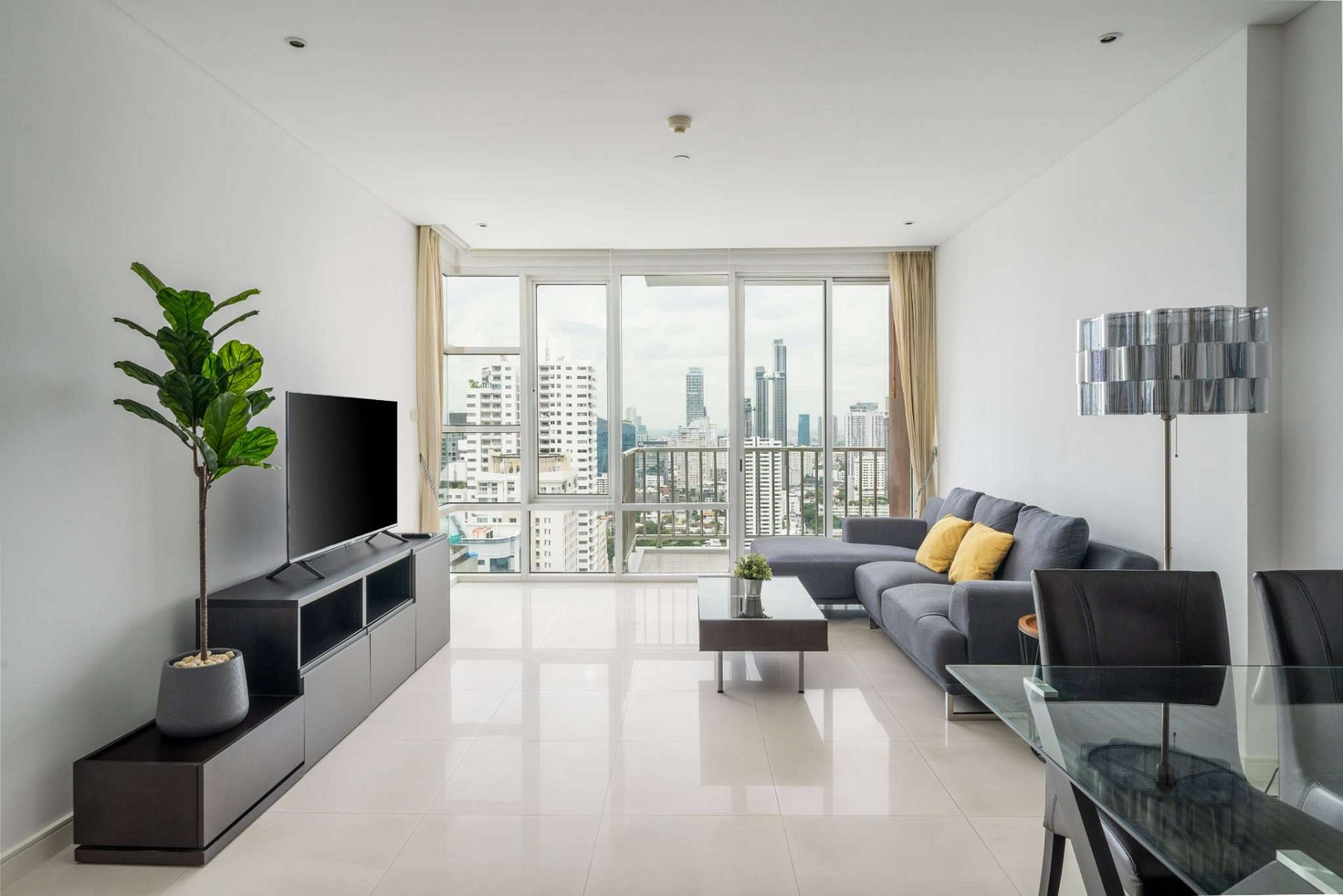 Fullerton Sukhumvit 2 Bedroom Pet Friendly for Rent/Sale