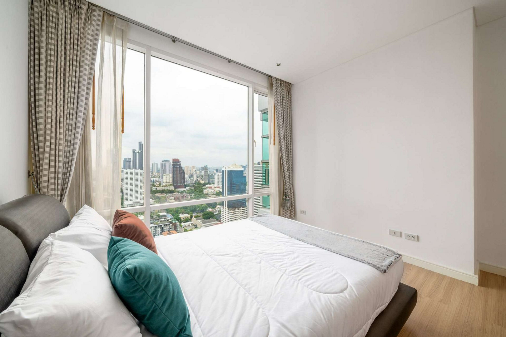 Fullerton Sukhumvit 2 Bedroom Pet Friendly for Rent/Sale