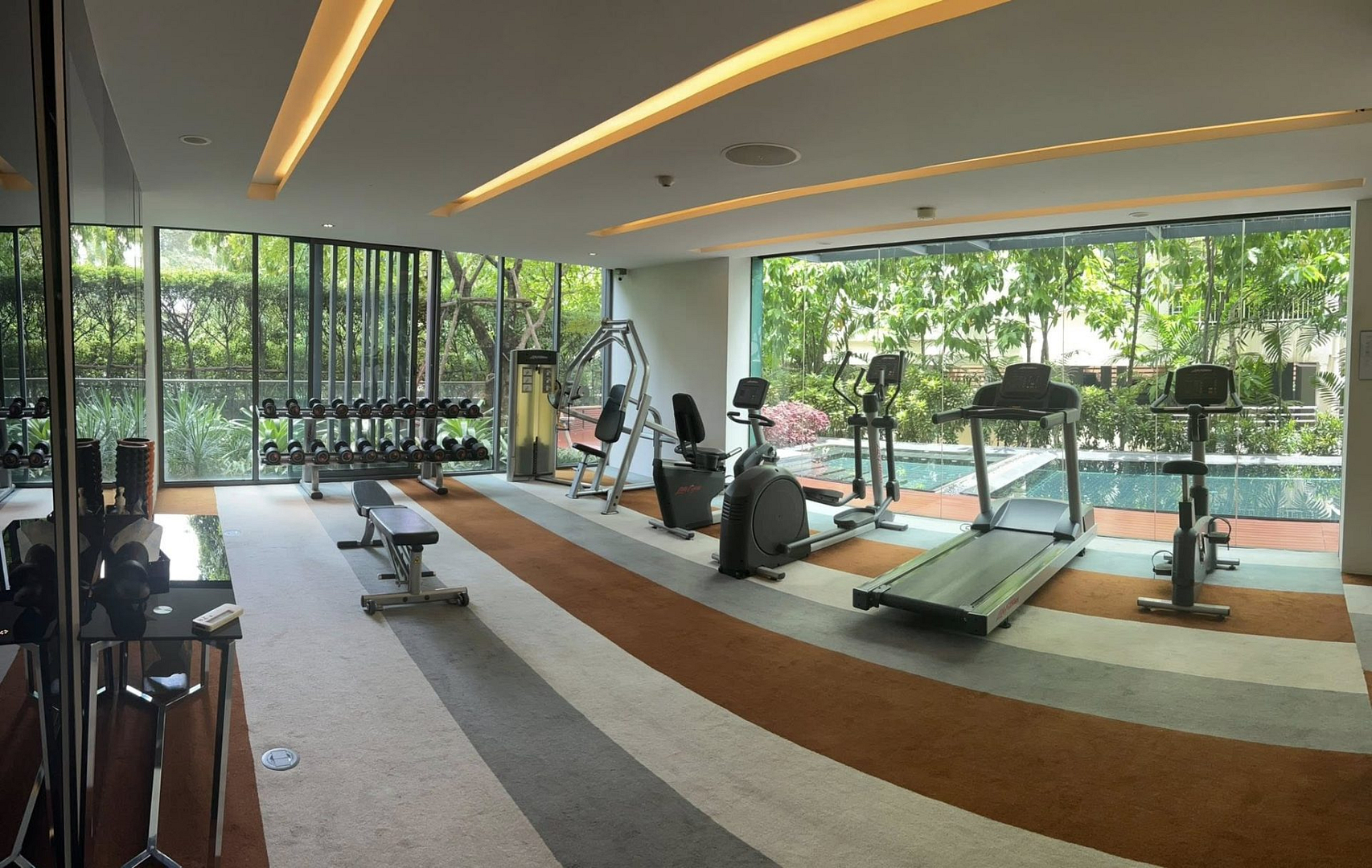 Via 49 (Sukhumvit Soi 49)
