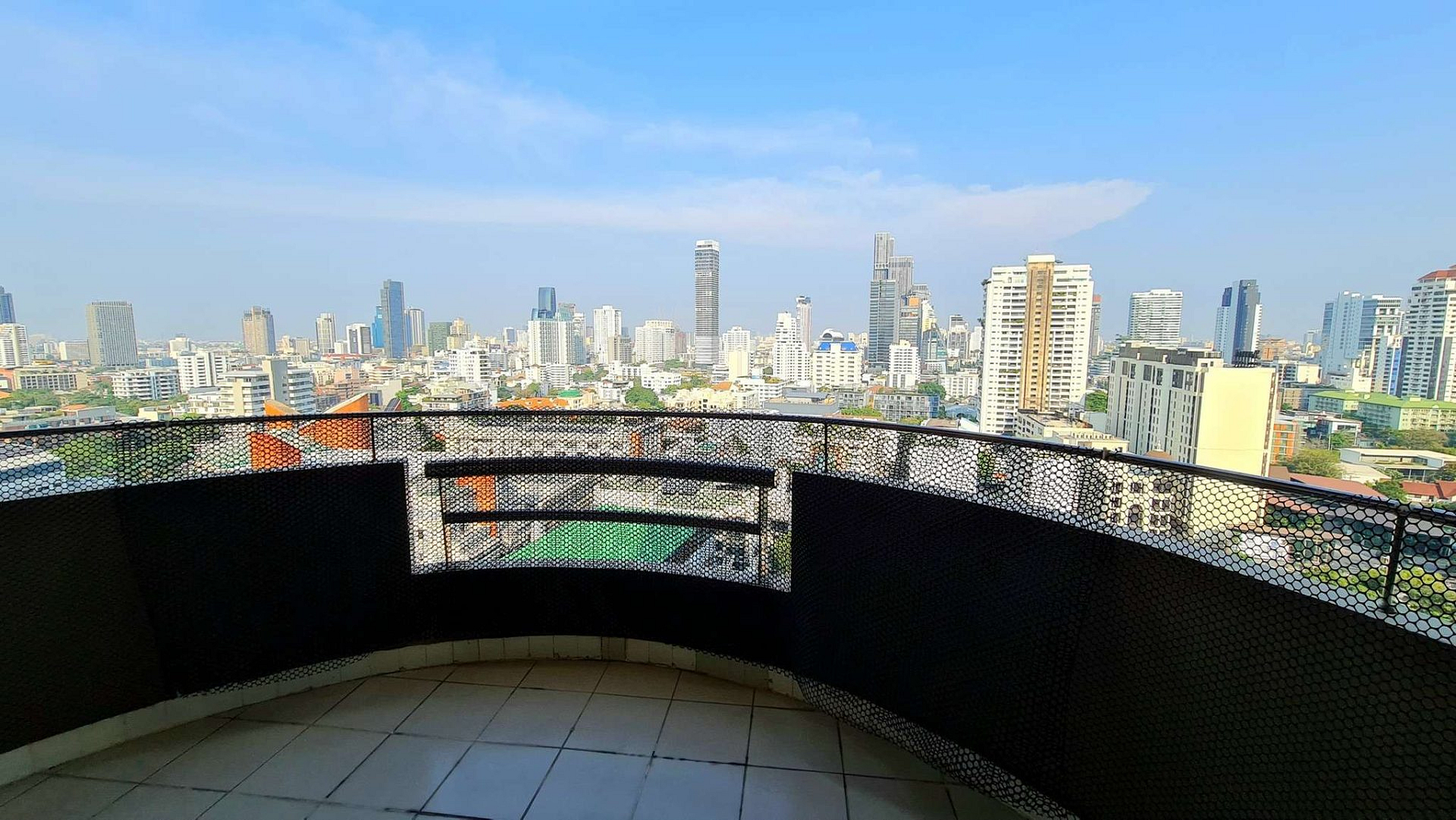 Luxury Apartment  Sukhumvit Soi 39.
