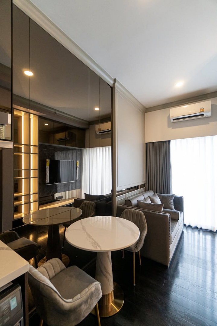 Park​ Origin​ Thonglor