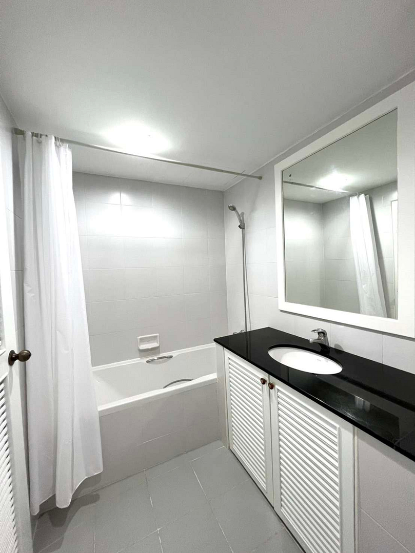 Supalai Place Condominium Sukhumvit 39