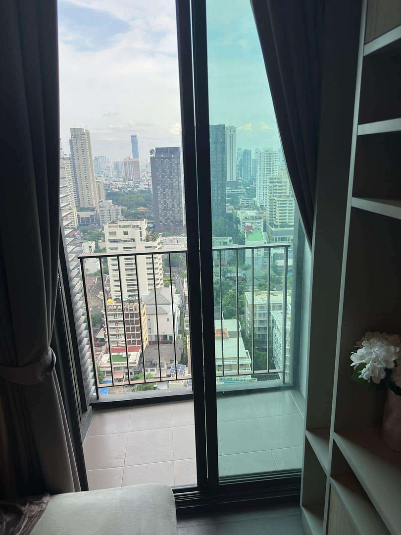 Edge Sukhumvit 23 Condo