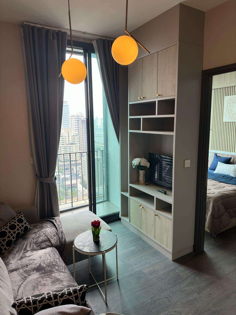 Edge Sukhumvit 23 Condo