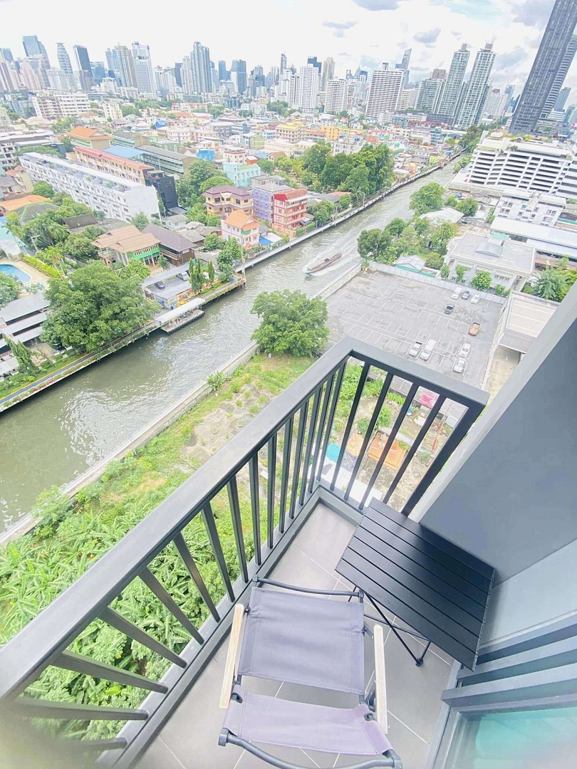 The Base Phetchaburi Thonglor 1 Bedroom Corner Unit for Sale