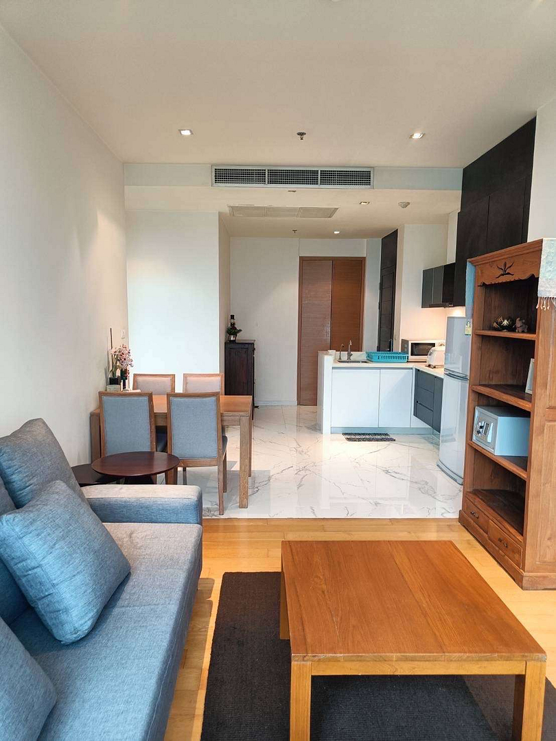 Eight Thonglor