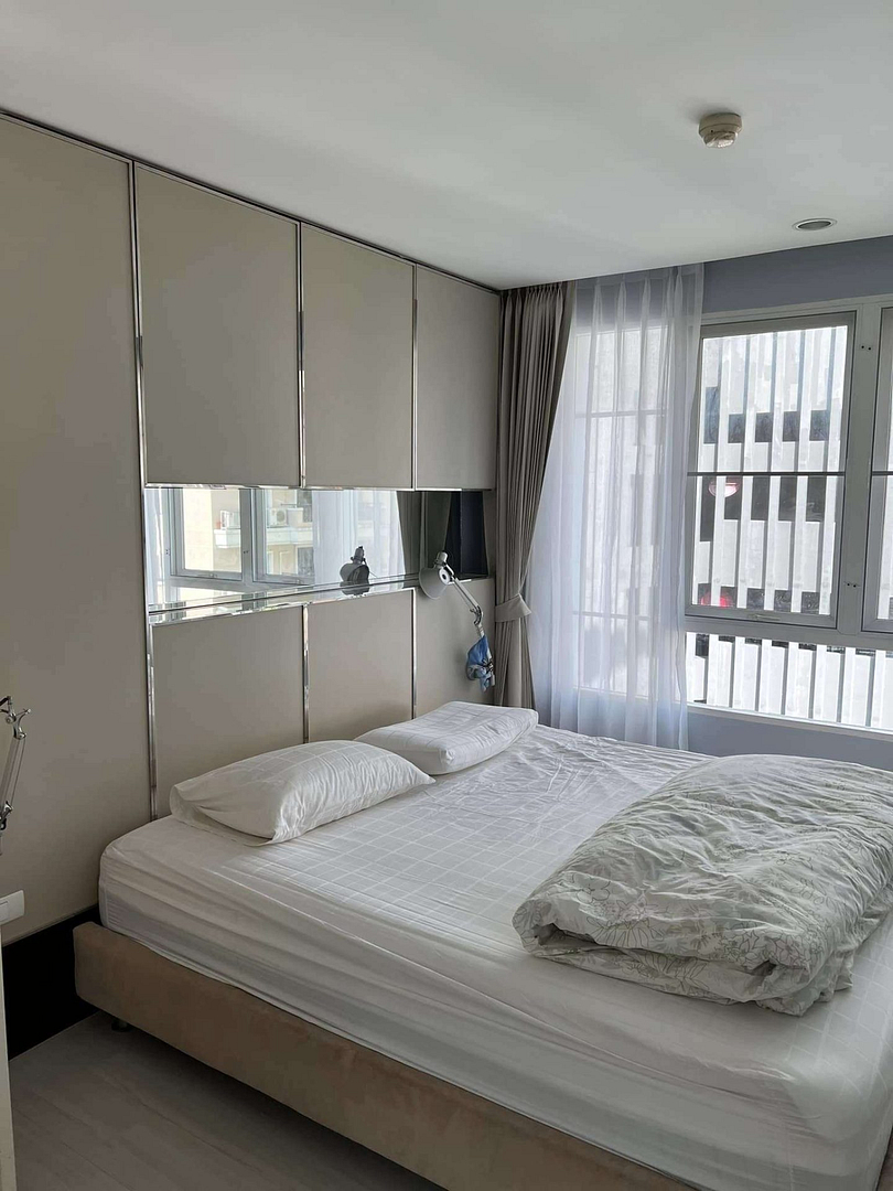 The Bangkok Sathorn-Taksin
