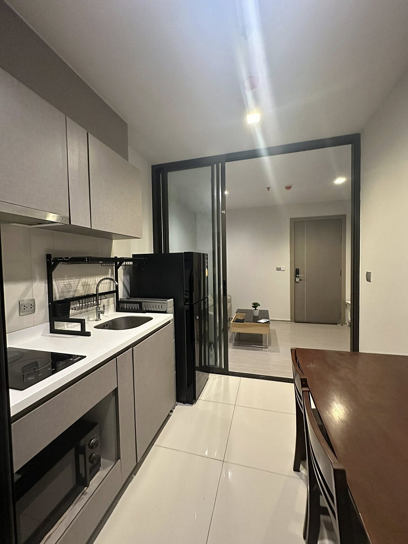 Life Asoke Rama 9
