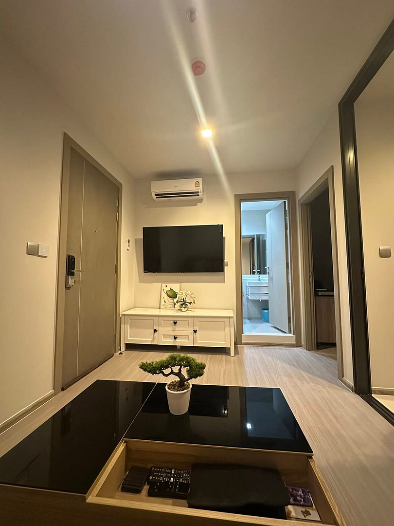 Life Asoke Rama 9