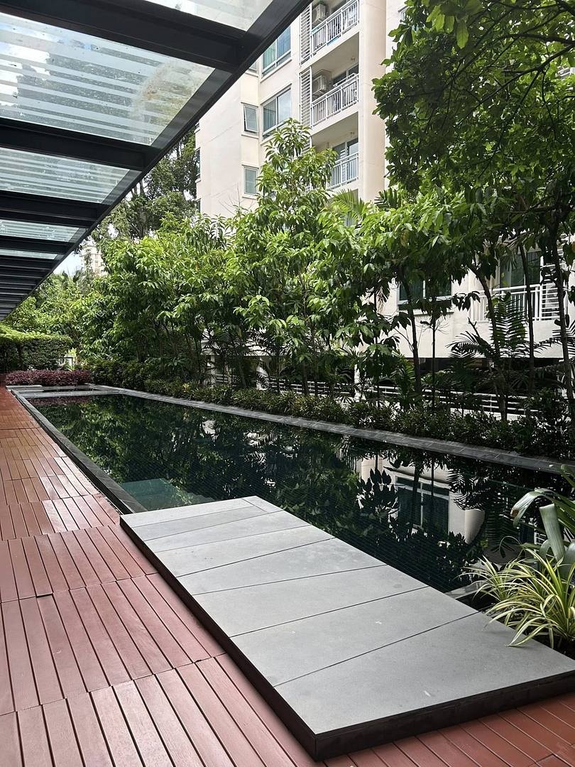 Via 49 (Sukhumvit Soi 49)
