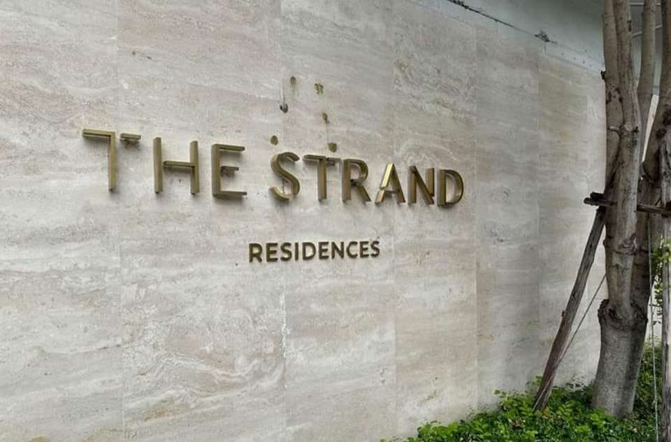The Strand Thonglo